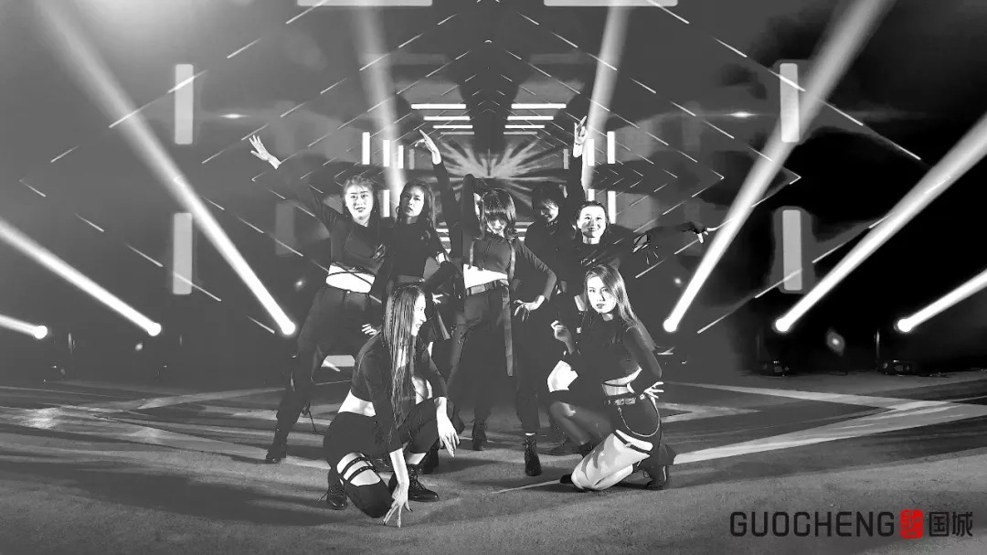 mgnyewWoS6a82klJnVgEfA